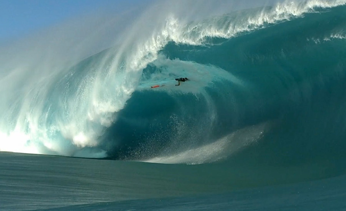The 5 Worst Big Wave Surfing Wipeouts Of The Past Year Men S Journal