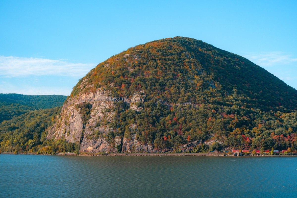 Lower Hudson River Valley, as seen from the Breakneck Ridge hiking trai