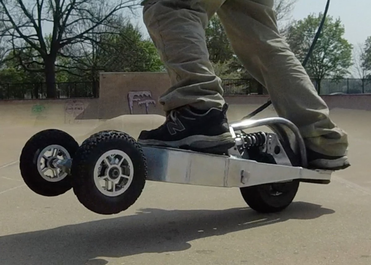 Triborg all-terrain skateboard
