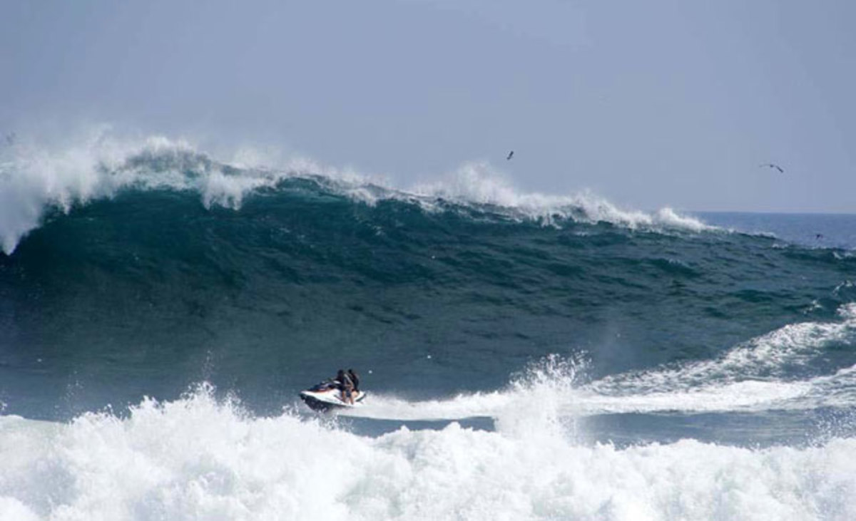Velmi děsivá situace na Wedge v Newport Beach v Kalifornii v sobotu. Pozn. překl: S laskavým svolením Roba Marienthala