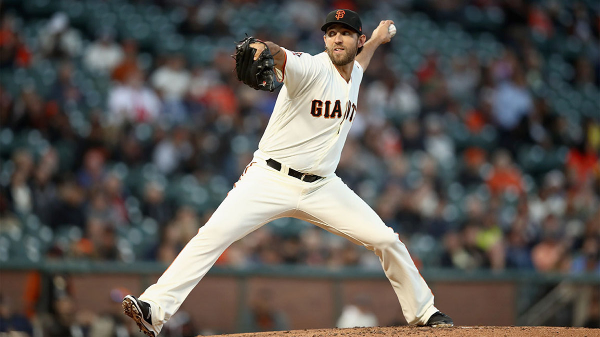 Madison Bumgarner #40 of the San Francisco Giants pitches against the Arizona Diamondbacks at AT&T Park on August 28, 2018 in San Francisco, California. (Photo by Ezra Shaw/Getty Images)