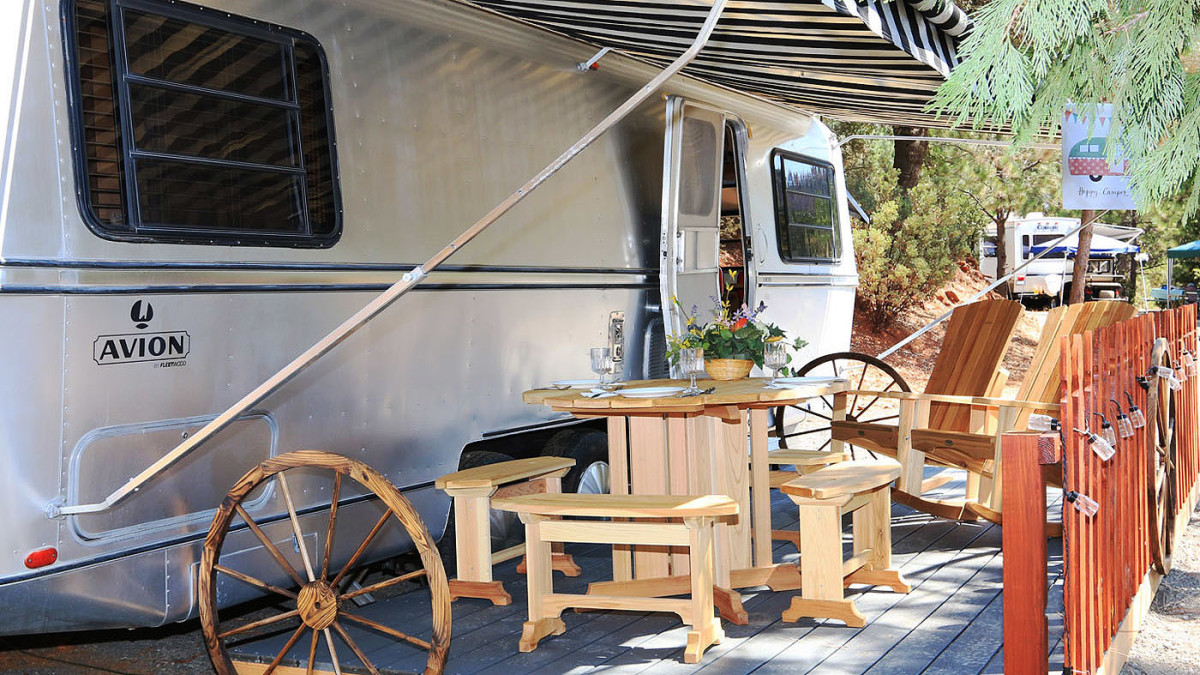 Doesn't this 31-foot Avion Silver trailer look appealing? Photo: Courtesy of Yosemite Pines