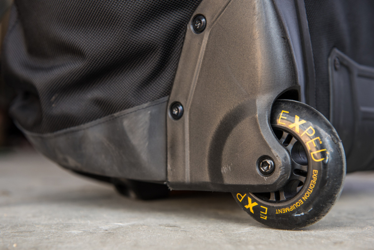 The Galaxy features a solid wheel base and rigid chassis, making packing and standing the bag upright easy.