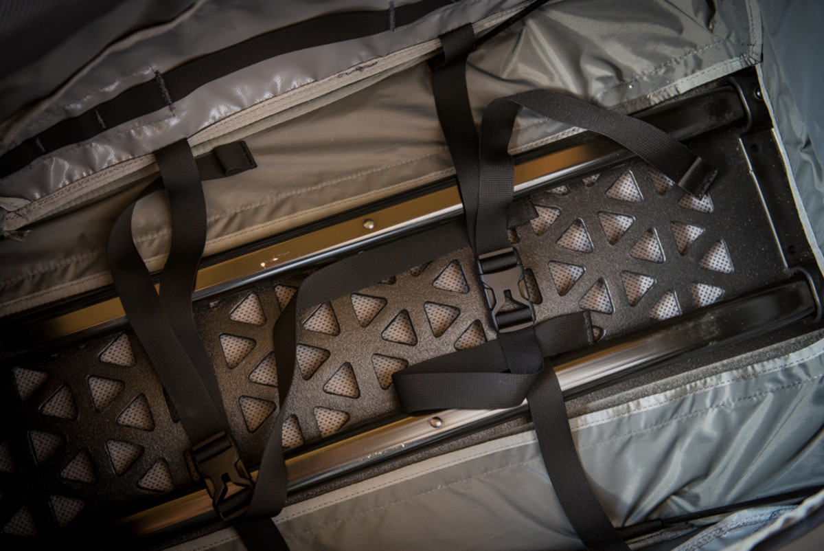 Internal support frame with compression straps.