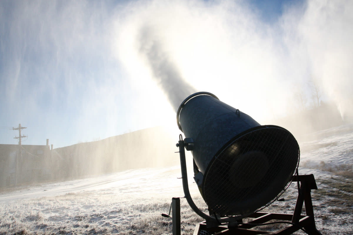 snowmaking snow gun