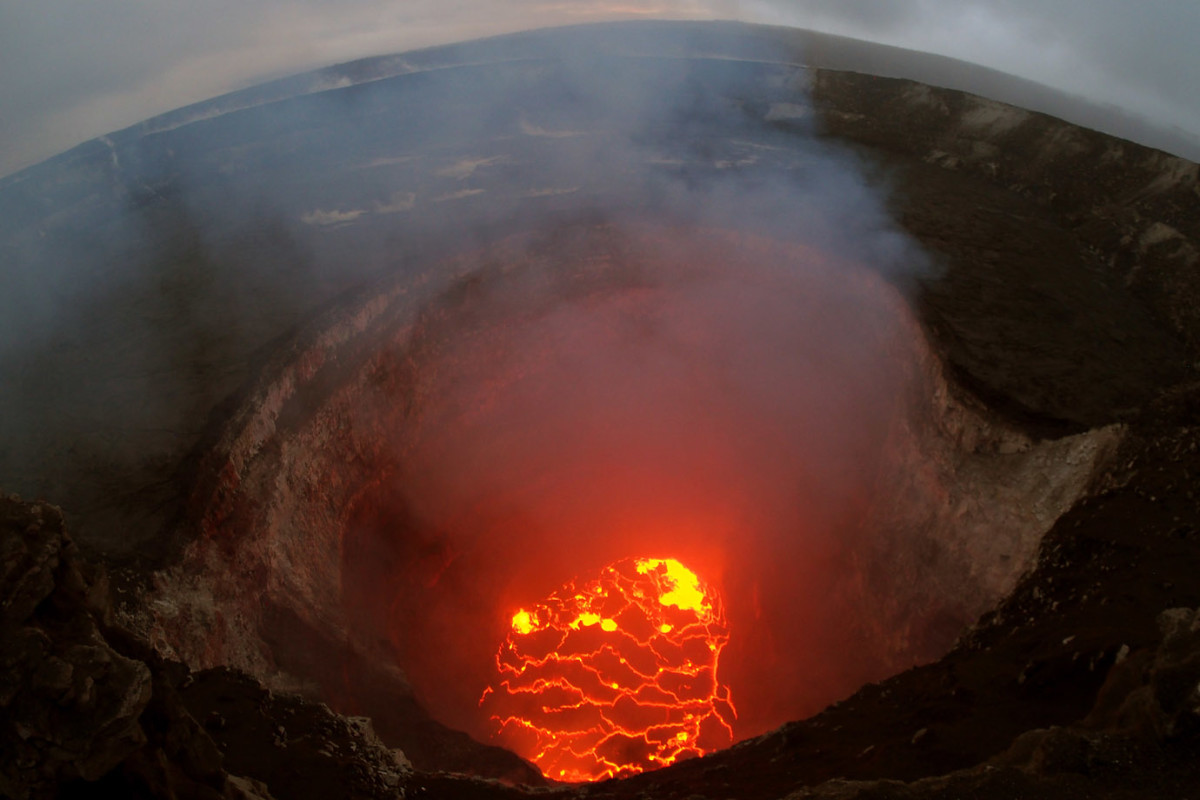 Kilauea Volcano Erupts in Hawaii