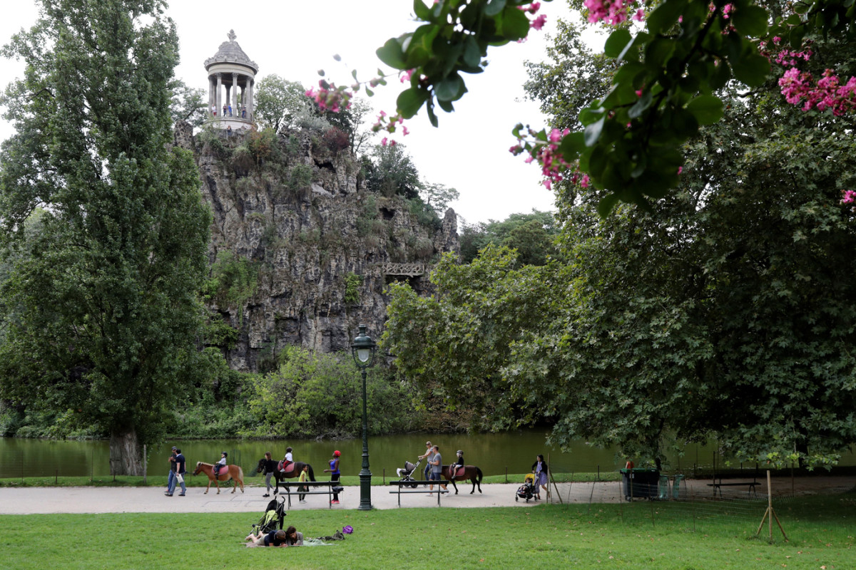 Paris travel guide