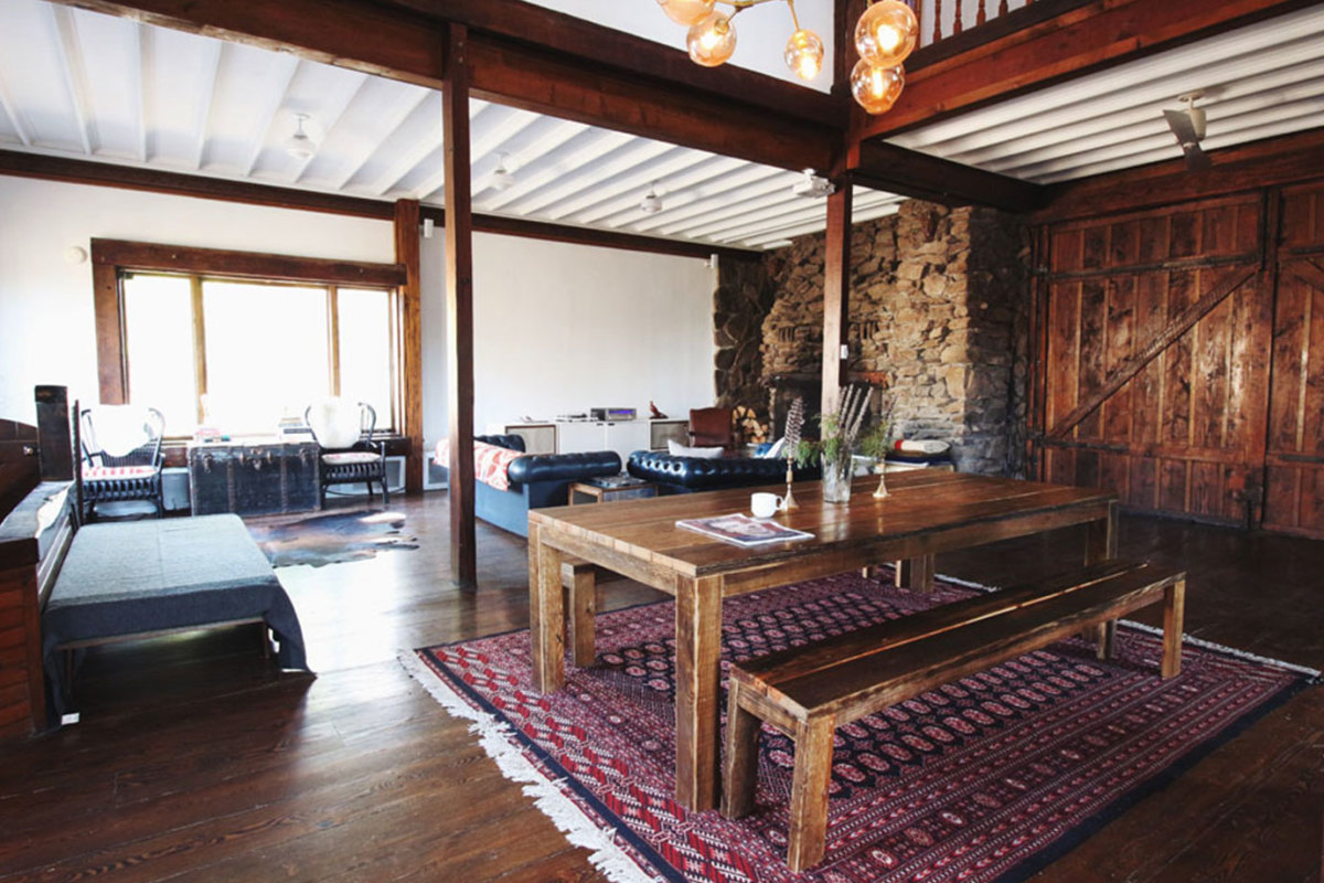 milk-barn-dinning-table
