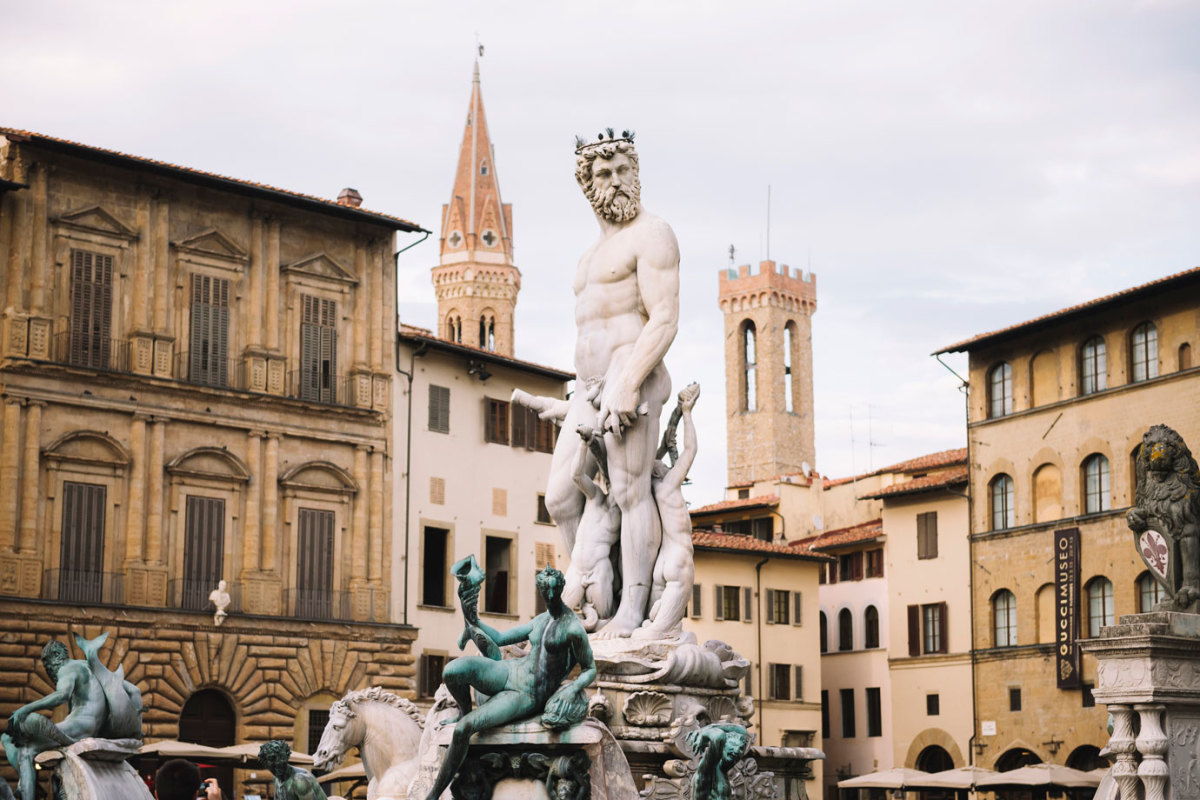 Florence Travel Guide: The Fountain of Neptune