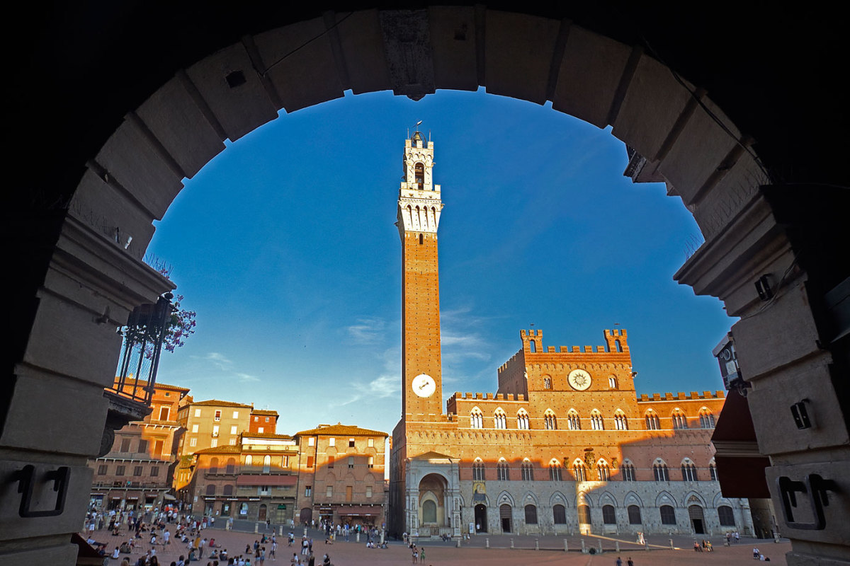 Florence Travel Guide: Siena's Piazza del Campo