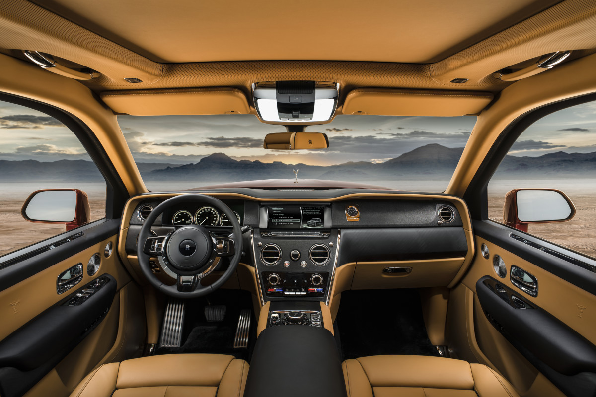 Cullinan Magma Red Interior (1)