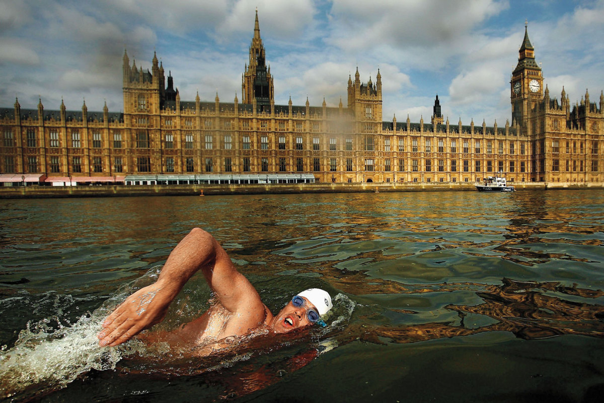 Lewis Pugh swimming the Thames in 2006