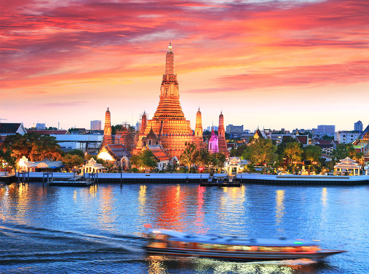 Iconic Wat Arun bangkok
