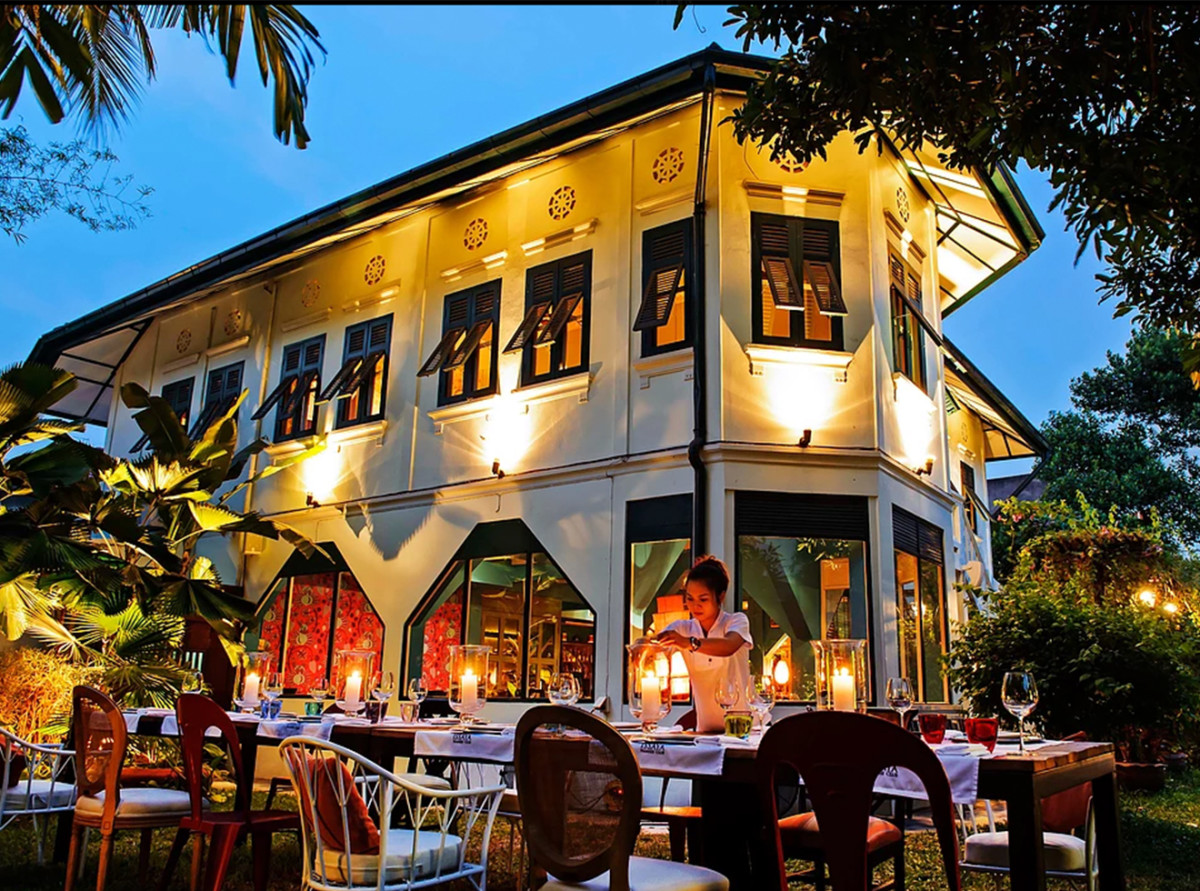 Issaya Siamese Club