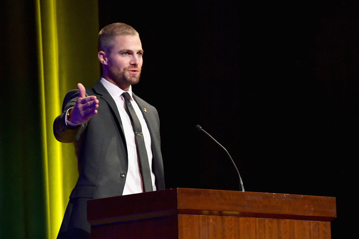 Stephen Amell accepts the Hero Award onstage at the Barbara Berlanti Heroes Gala Benefitting FCancer at Warner Bros. Studios on October 13, 2018 in Burbank, California. (Photo by Emma McIntyre/Getty Images for FCancer)