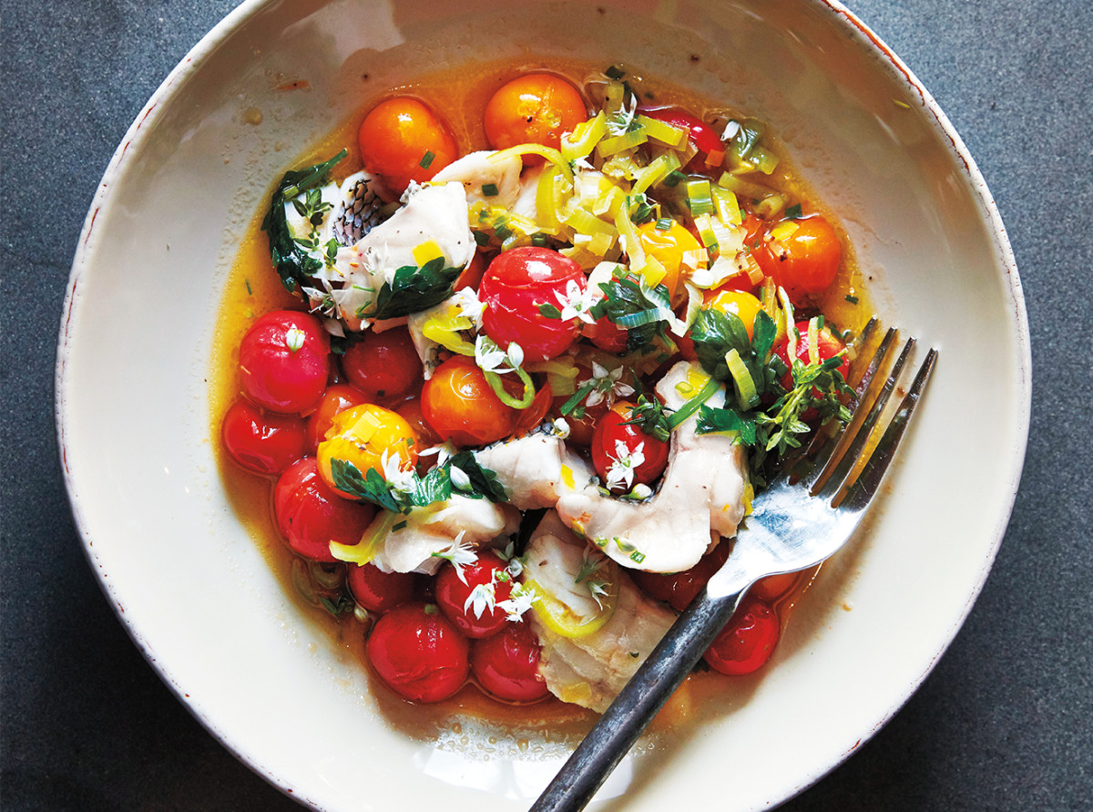 Sea bass with leeks and cherry tomatoes.