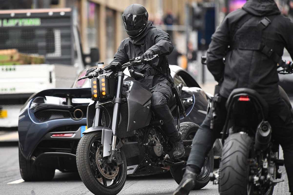 Idris Elba on set in George Square as filming of Fast and the Furious spinoff continues on October 26, 2018 in Glasgow, Scotland. The Universal Pictures film stars Jason Statham, Dwayne Johnson and Idris Elba and has a crew of 200 working on it in the city until the 29th of October. (Photo by Jeff J Mitchell/Getty Images)
