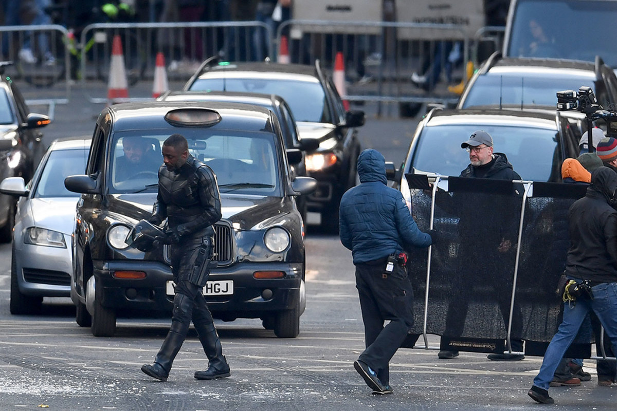 Idris Elba on set in George Square as filming of Fast and the Furious spinoff continues on October 26, 2018 in Glasgow, Scotland. The Universal Pictures film stars Jason Statham, Dwayne Johnson and Idris Elba and has a crew of 200 working on it in the city until the 29th of October. (Photo by Jeff J Mitchell/Getty Images)