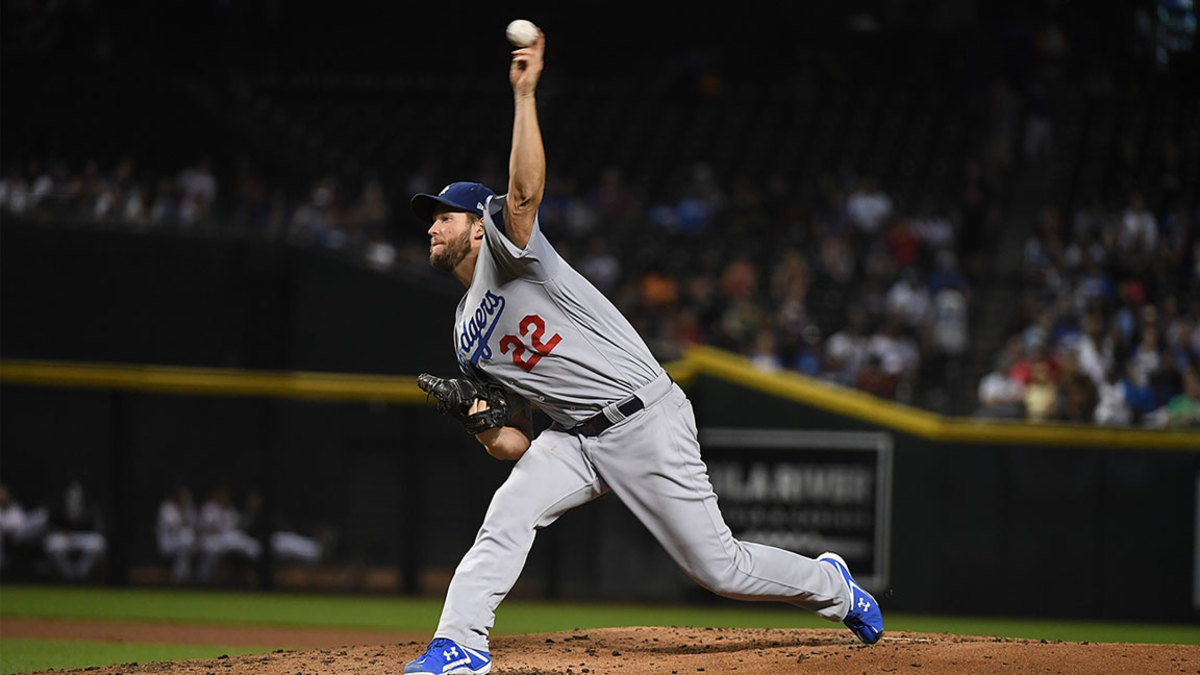 Clayton Kershaw #22 of the Los Angeles Dodgers delivers a pitch against the Arizona Diamondbacks at Chase Field on September 24, 2018 in Phoenix, Arizona. (Photo by Norm Hall/Getty Images)