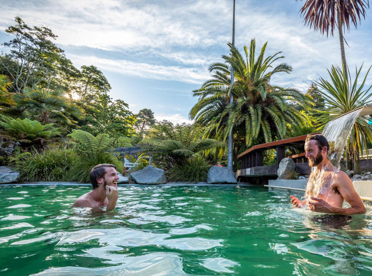 Taupo DeBretts thermal pool