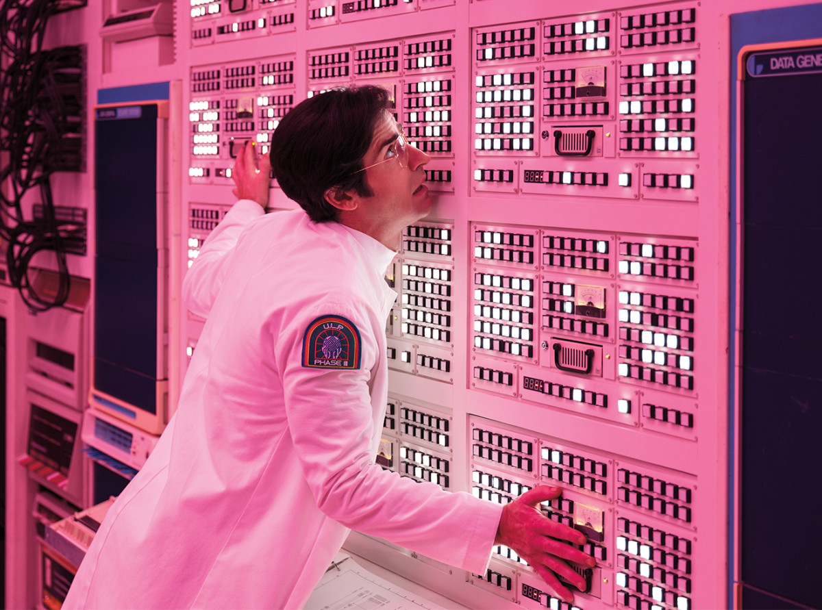 Justin Theroux weirding out in Netflix's Maniac.