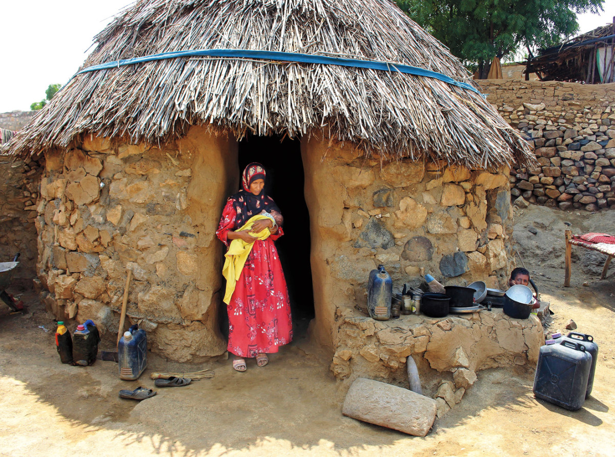 Starving woman and child in Hajjah province