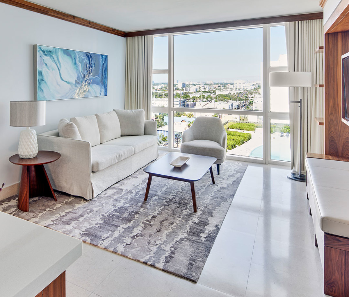 Suite with city view at Miami Carillon Wellness Resort