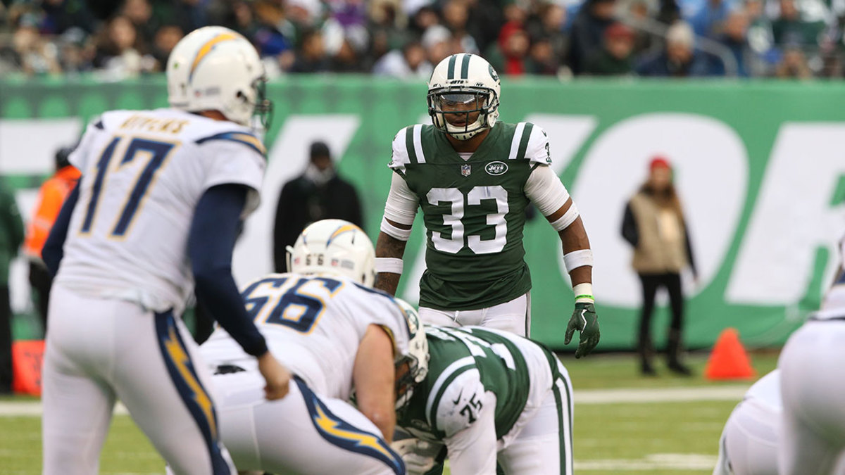 EAST RUTHERFORD, NJ - DECEMBER 24: Safety Jamal Adams #33 of the New York Jets in action against the Los Angeles Chargers in an NFL game at MetLife Stadium on December 24, 2017 in East Rutherford, New Jersey. (Photo by Al Pereira/Getty Images)