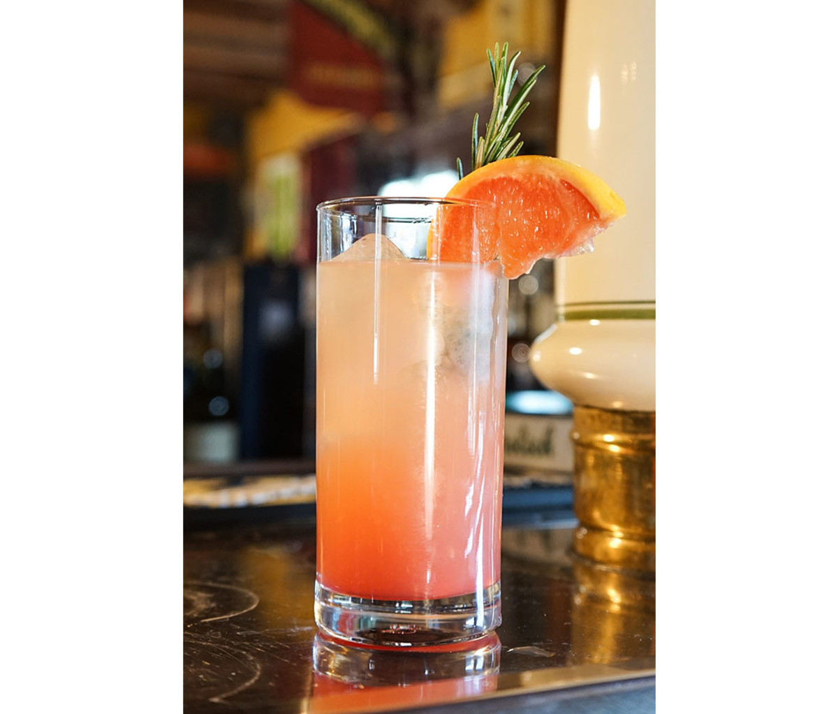 A Pimpinella cocktail, made with Aguardiente from Cumbe Spirits