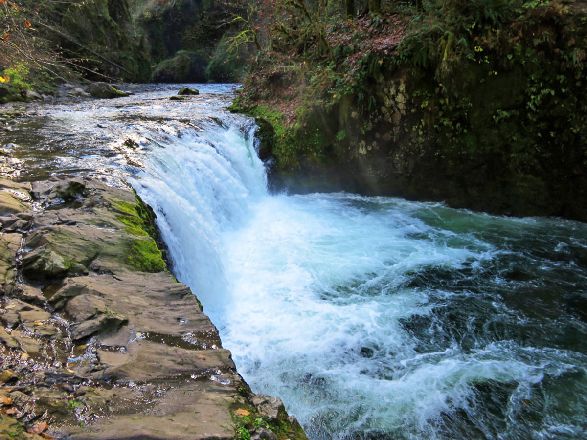 Lower Punch Bowl Falls