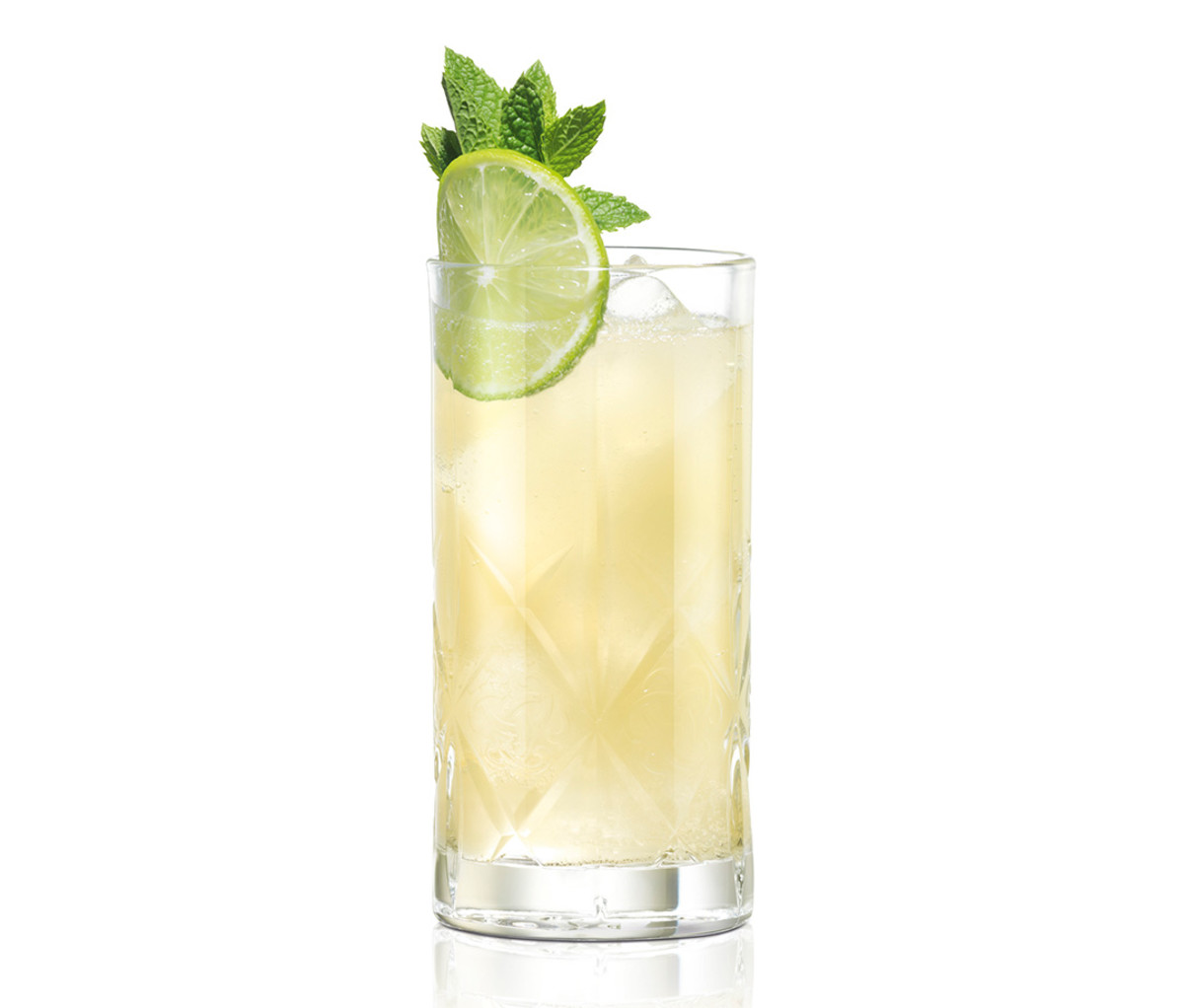 Caribbean Highball, made with the all-new Dewar's Caribbean Smooth