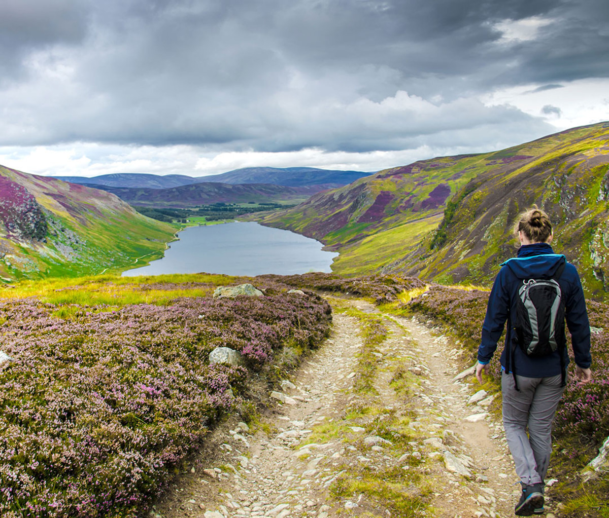 Scotland road trip: Hiking from Cairn Lick to Loch Lee at Cairngorms National Park