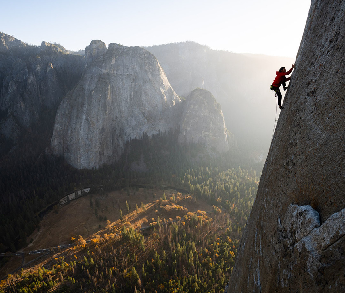 Alex Honnold climbing El Cap via the Passage to Freedom