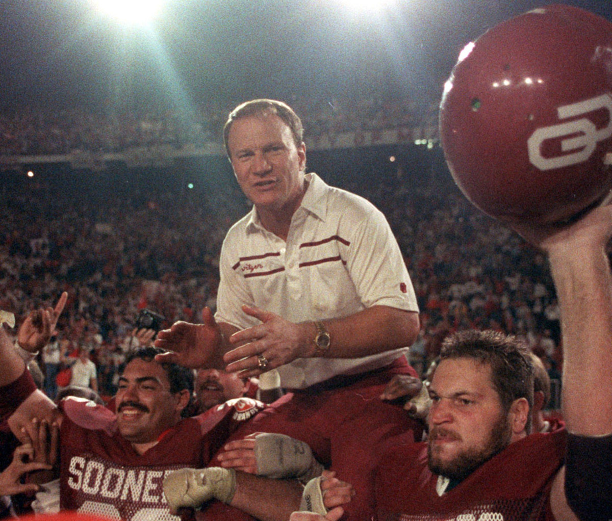 Barry Switzer with his Oklahoma Sooners after their victory over Penn State in 1986