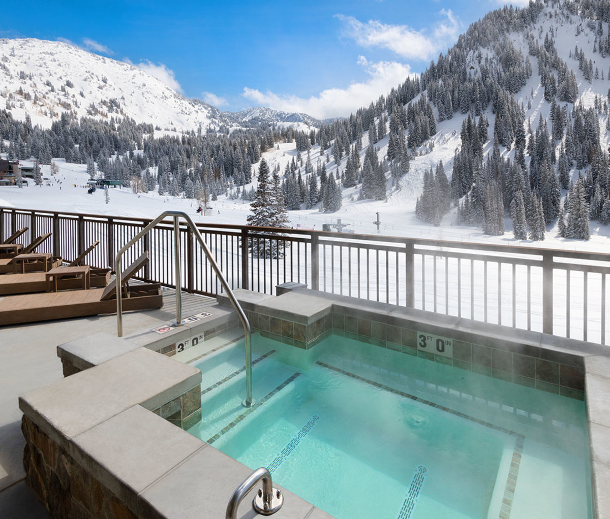 The Snowpine Lodge's hot tub