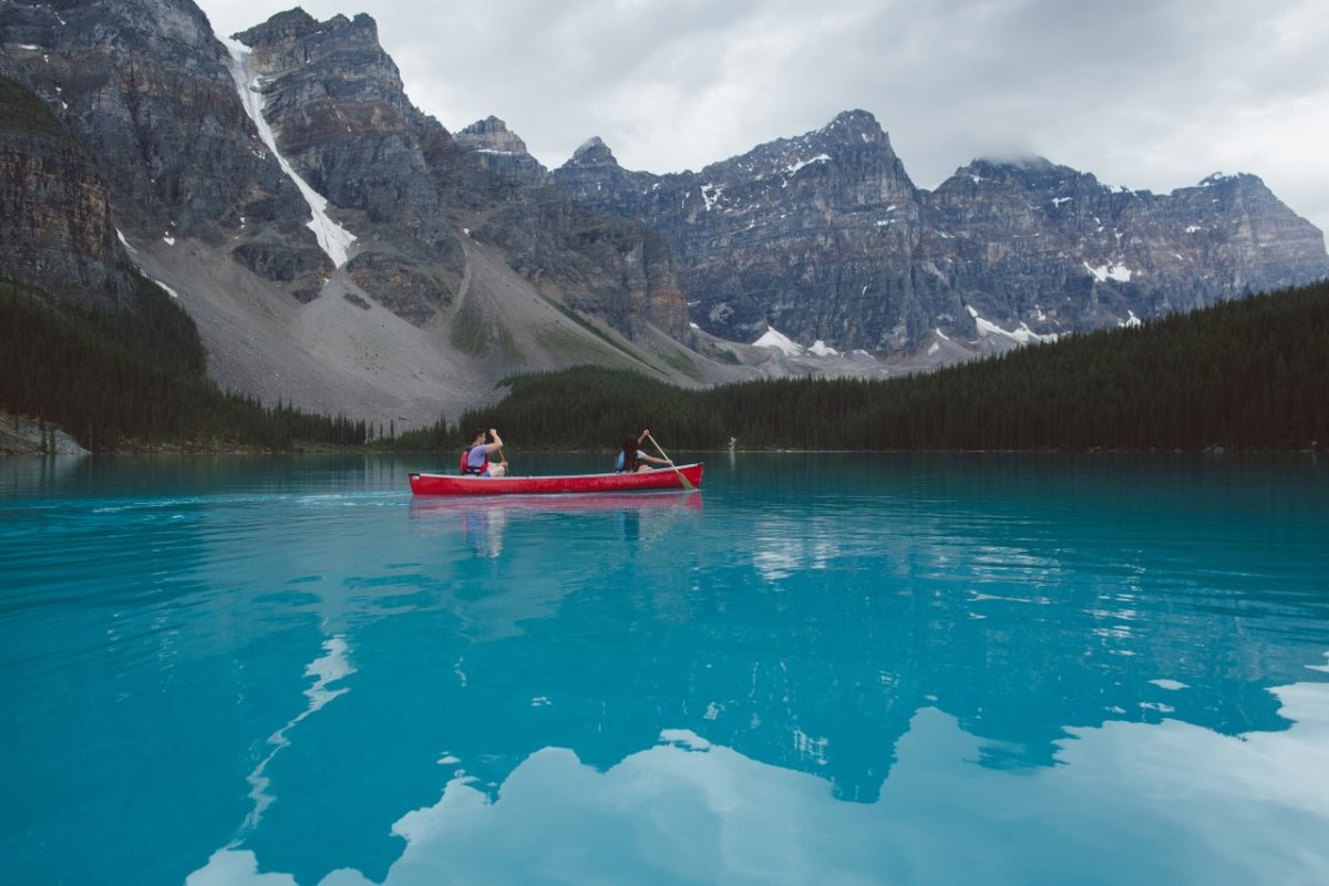 Canoeing_Moraine_Lake_Jake_Dyson_5_Hor_new-medium