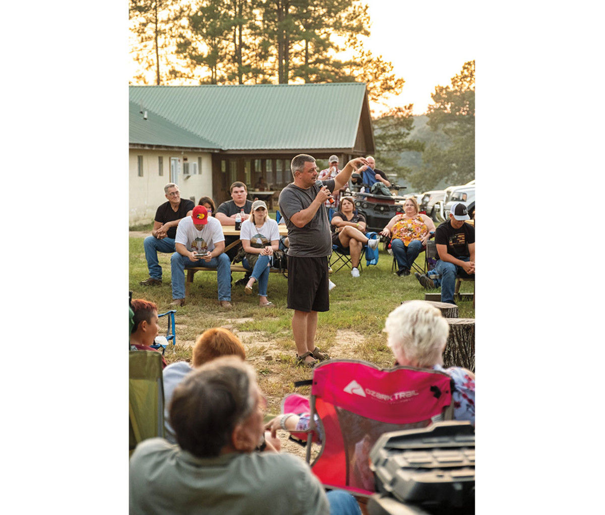 Troy Hudson leads a Sasquatch-encounter sharing session.