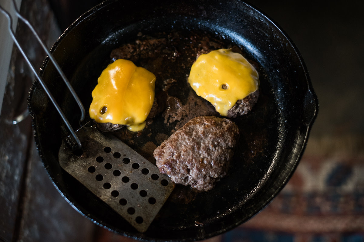 How to Perfect the American Classic Cheeseburger