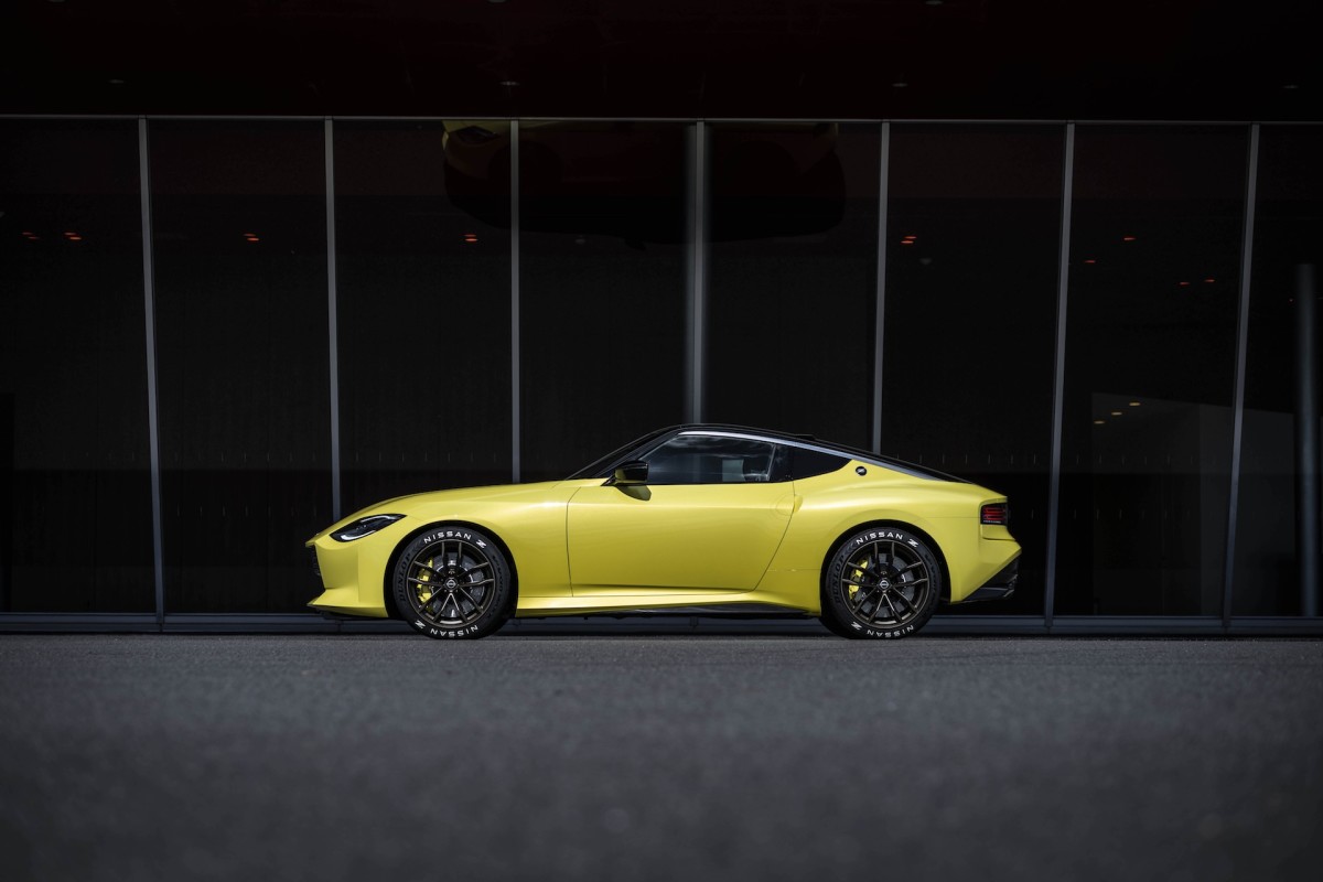 Nissan Z Proto 2021 coupe debut side profile