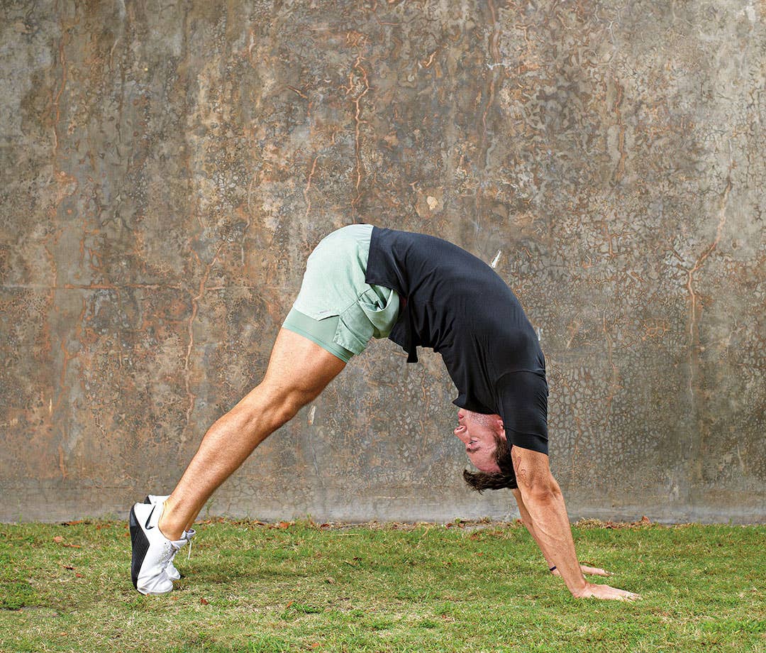 This Animal Flow Workout Will Get You Stronger Without Any Weights ...