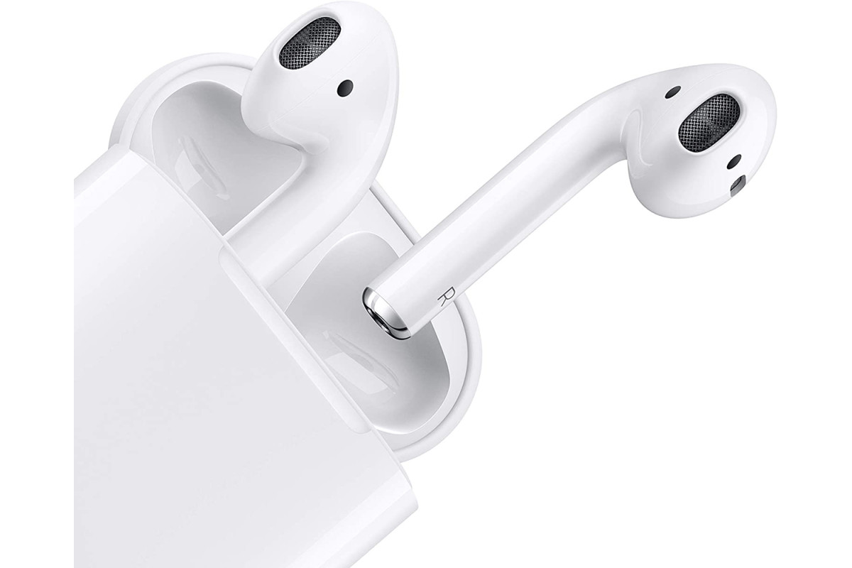 Apple AirPods with Charging Case