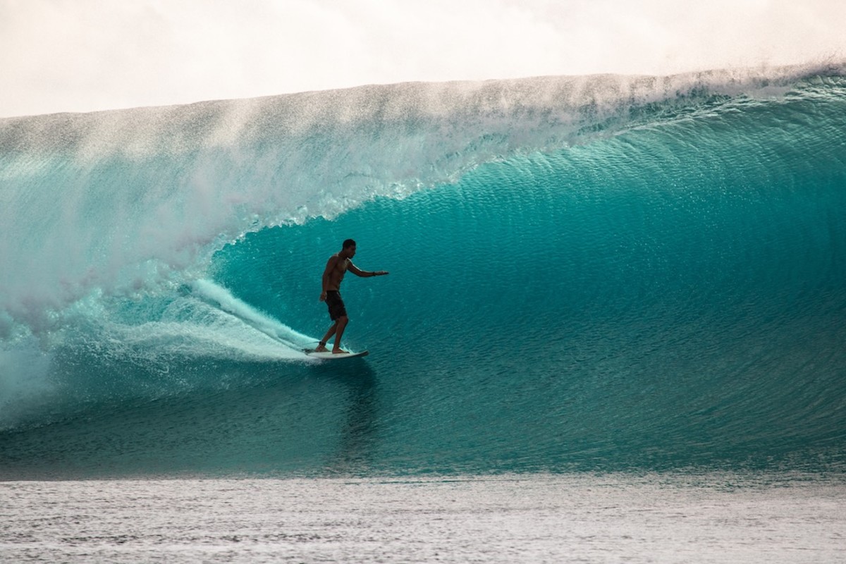 Cloudbreak Fiji Namotu Island big wave surfing