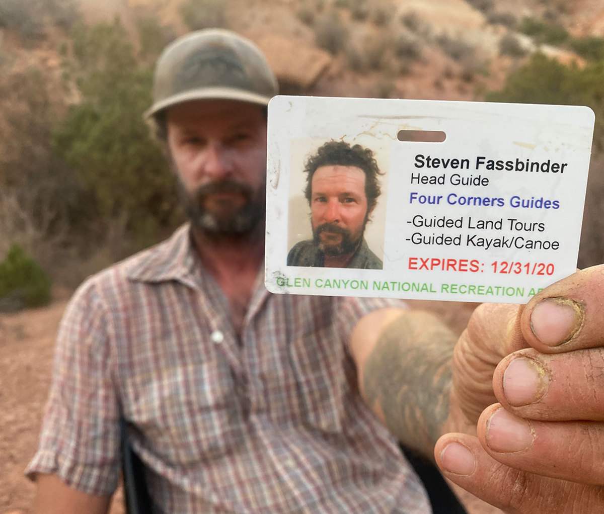 Steve Fasssbinder holding his guide card
