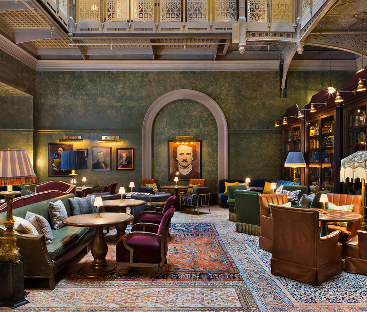 Refined bar room in NYC hotel