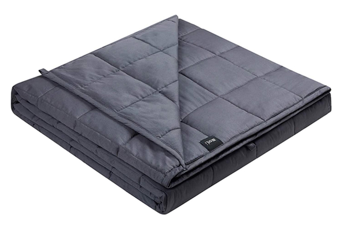 This Cooling Weighted Blanket Has Over 17,000 Reviews For A Reason