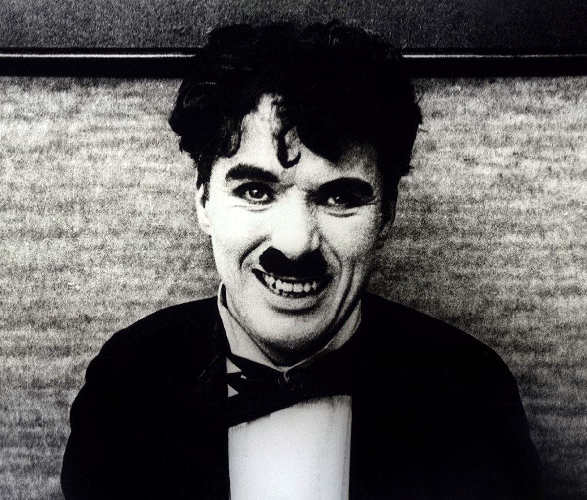 Charlie Chaplin in 'The Adventurer'