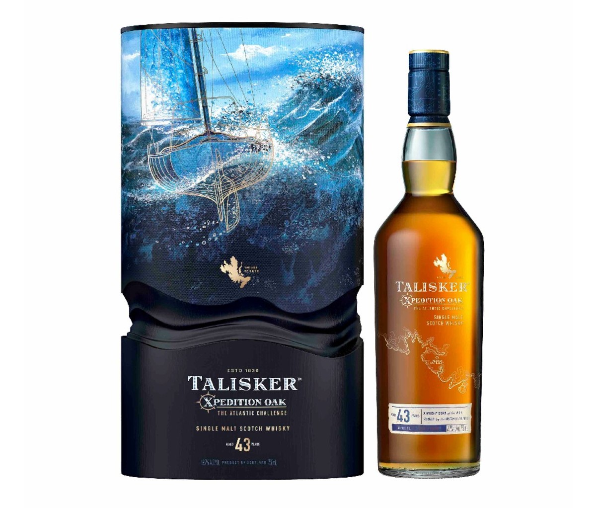 Een doos voor Talisker 43-Year-Old Xpedition Oak: The Atlantic Challenge met foto's van de oceaan en een zeilboot, naast een fles whisky.