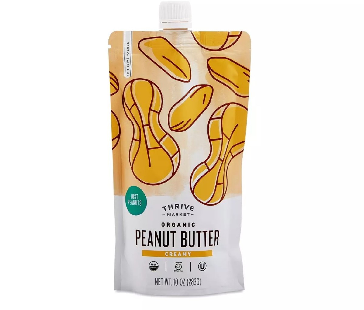 Een zakje Thrive Market Organic Creamy Peanut Butter.