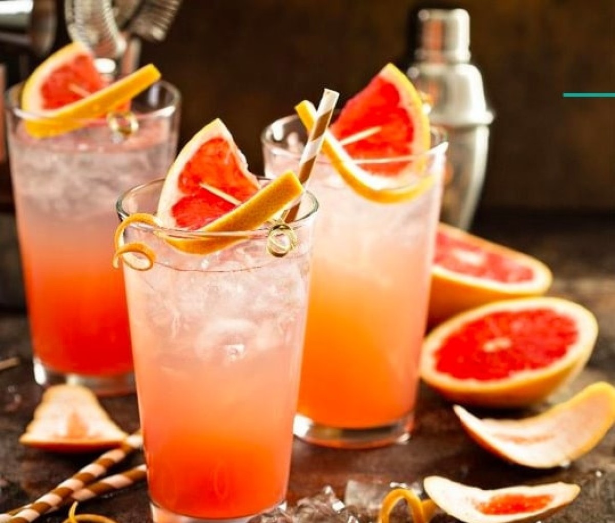 Mezcal cocktails with grapefruit slices as garnish