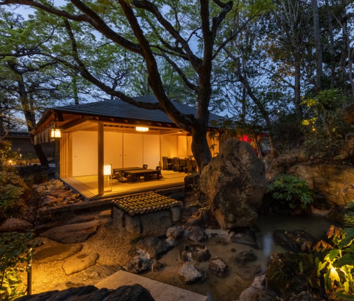 Visit one of these luxury hotels from around the world to enjoy a wonderful and wonderful experience.